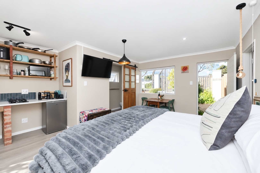 6 Bedroom Property for Sale in Northcliff Western Cape